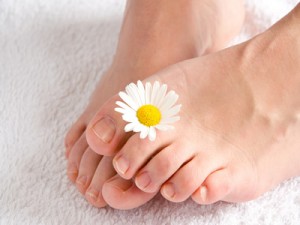 Selbst bei regelmäßiger Fußpflege kann man Nagelpilz bekommen.
